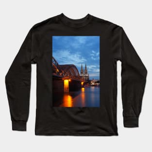 Cologne Cathedral, Dom, Hohenzollern Bridge, dusk, Cologne, Germany Long Sleeve T-Shirt